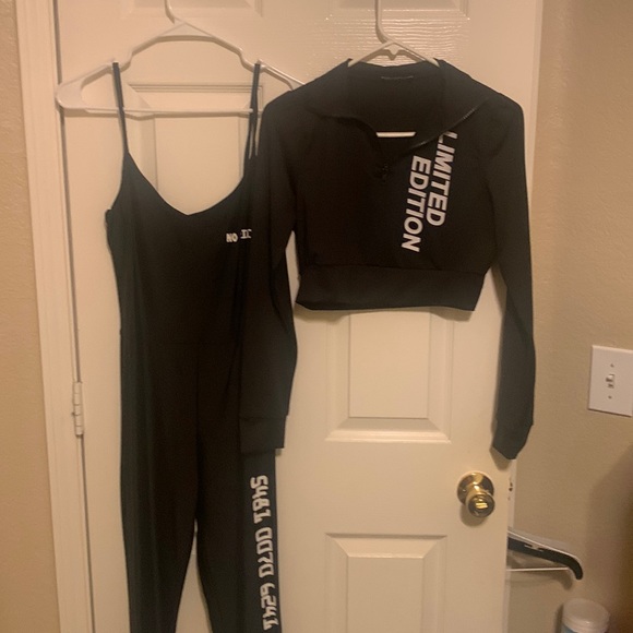 Black crop top - Picture 1 of 4